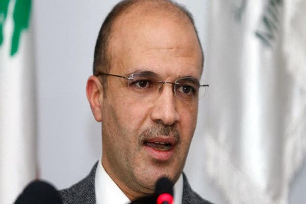 "Toàn bộ chính phủ đã từ chức. Thủ tướng Diab chuẩn bị tới dinh tổng thống để chính thức thông báo với Tổng thống Michel Aoun và đệ đơn từ chức thay mặt tất cả bộ trưởng trong nội các", Bộ trưởng Hamad Hassan nói. Ảnh" Reuters.