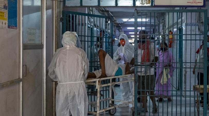 Nỗi sợ về COVID-19 và sự tức giận vì thiếu nguồn lực cũng ám ảnh bệnh nhân và người nhà của họ.