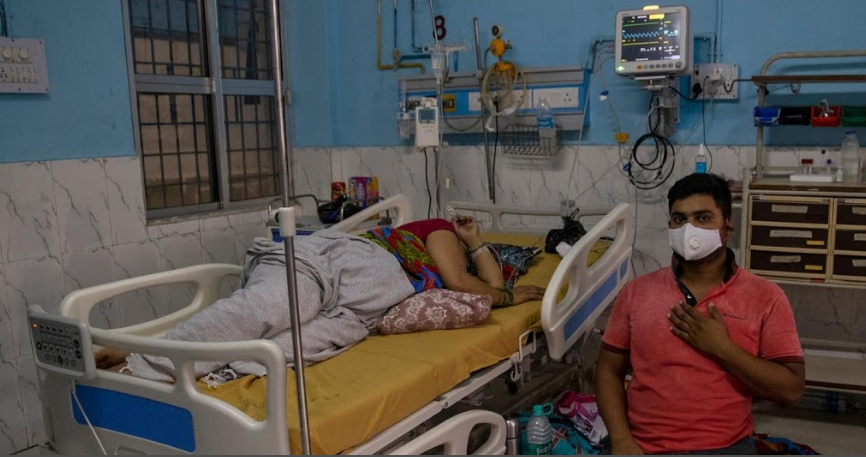 Một bệnh nhân COVID-19 được điều trị trong phòng chăm sóc đặc biệt. Mời độc giả xem thêm video: WHO chính thức đặt tên cho virus corona mới là SARS-CoV-2 (Nguồn video: VTC1)