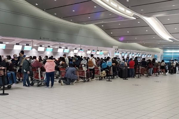 Dich COVID-19: Dua 340 cong dan Viet Nam tu Canada ve nuoc