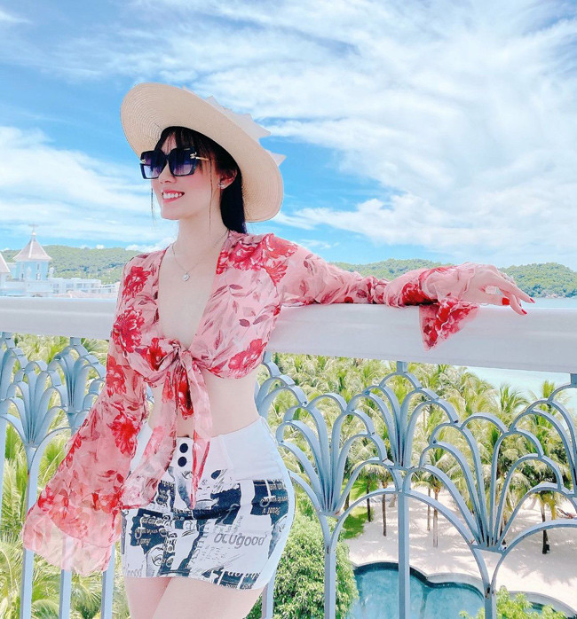 Midu và hot girl giảng viên là "cực phẩm" vẫn bị bạn trai phụ bạc Midu va hot girl giang vien la