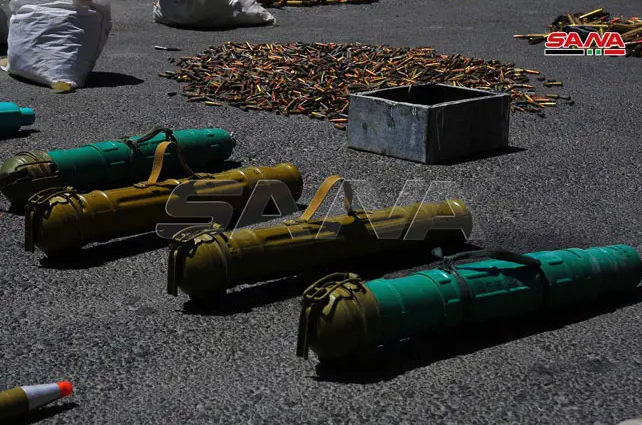 "Kho vũ khí bị tịch thu bao gồm 180.000 viên đạn, bệ phóng RPG, súng máy hạng nặng và hạng trung, mìn,...", hãng SANA dẫn nguồn tin cho biết.