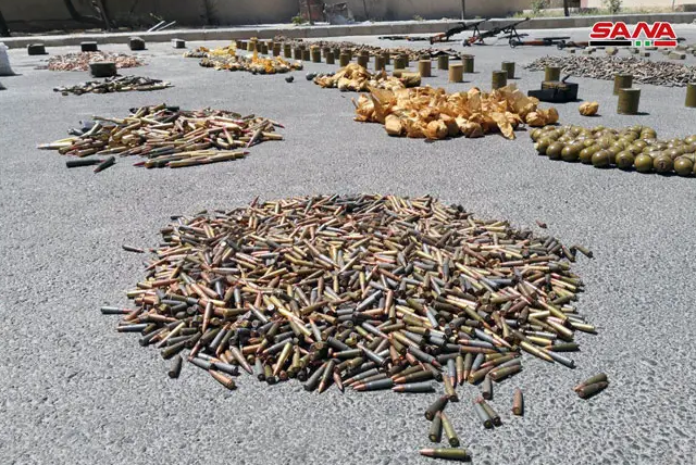 Ngày 31/7 vừa qua, các tay súng thánh chiến định vận chuyển một lượng lớn đạn dược, pháo và các trang thiết bị quân sự khác tới tỉnh Idlib. Tuy nhiên, Quân đội Syria đã phát hiện và tịch thu lô vũ khí này tại tỉnh Hama. Mời độc giả xem thêm video: Quân đội Syria giành lại căn cứ quân sự gần Damascus (Nguồn video: VTC14)