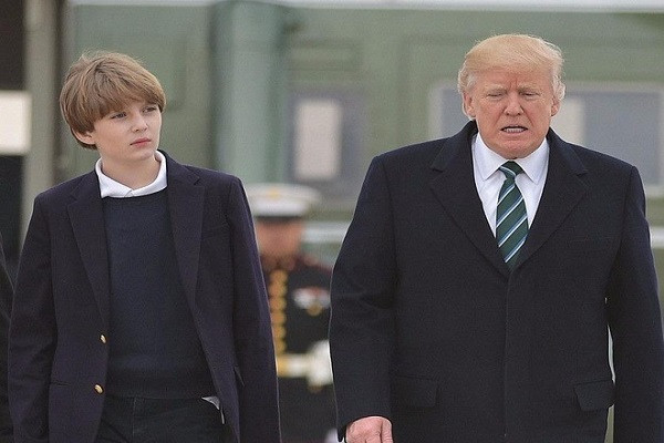 Sinh ra trong gia đình tài phiệt, có bố là tổng thống Mỹ, mẹ là cựu siêu mẫu nổi tiếng, Barron Trump (sinh năm 2006) lớn lên trong cuộc sống sung túc đáng mơ ước. Do vậy, 10X luôn là cái tên thu hút giới truyền thông và người hâm mộ không kém gì người cha quyền lực của mình.