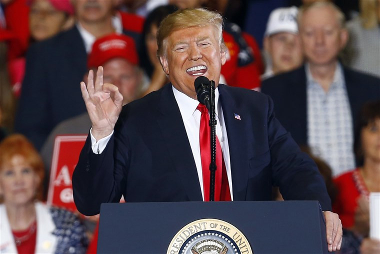 Được biết, trong thời gian diễn ra đại hội Đảng Dân chủ bắt đầu từ ngày 17 đến 20/8, Tổng thống Donald Trump sẽ tung hàng triệu USD vào chiến dịch quảng cáo trên mạng. Ảnh: NBC News.