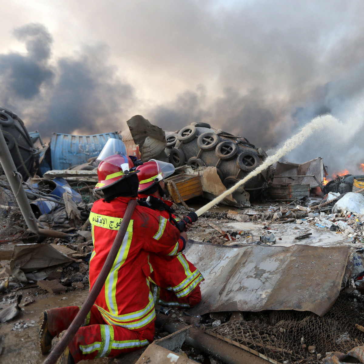 Tính đến thời điểm hiện tại, ít nhất 78 người thiệt mạng và hơn 4.000 người khác bị thương trong vụ nổ ở Li Băng hôm 4/8. Thủ tướng Li BăngHassan Diab xác nhận 2.700 tấn ammonium nitrate trữ trong nhà kho tại cảng được cho là đã phát nổ, gây ra thảm kịch kinh hoàng. Ảnh: AJ.