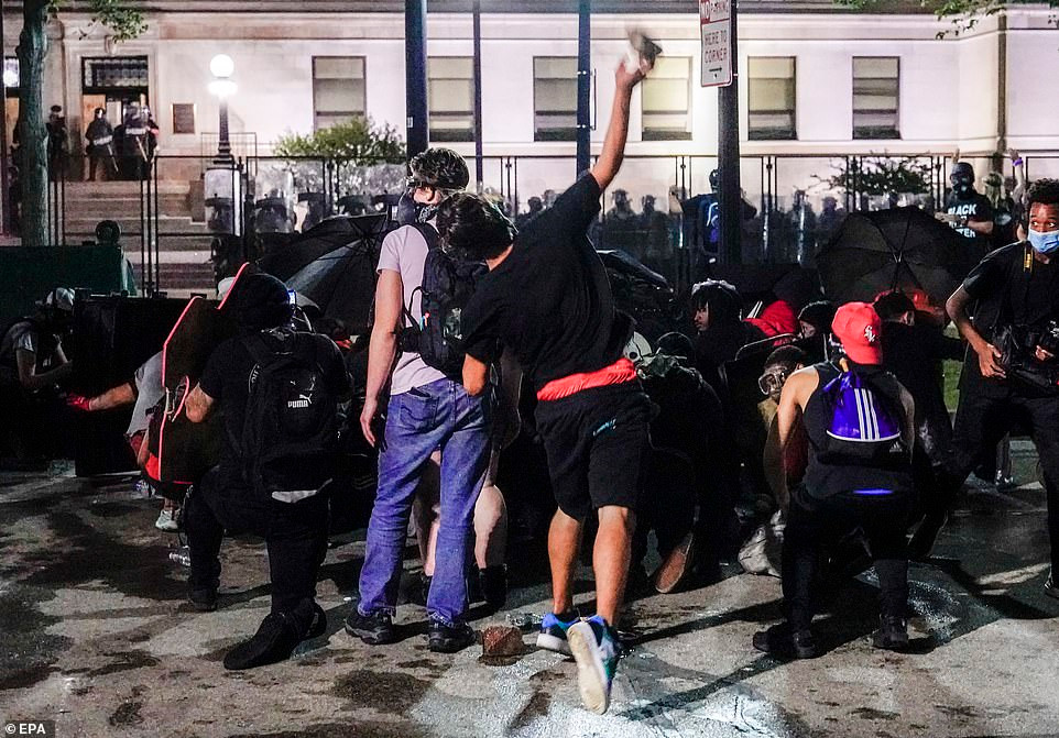 Cảnh hỗn loạn tại Kenosha những ngày qua.