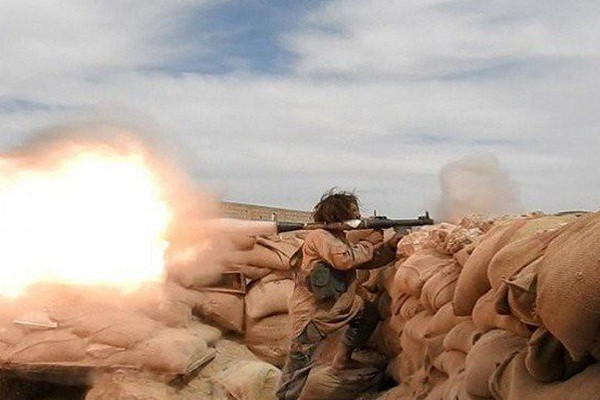 Khung bo IS tan cong du doi Quan doi Syria o mien trung