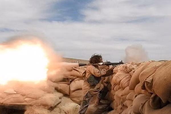 Khung bo IS tan cong du doi Quan doi Syria o mien trung