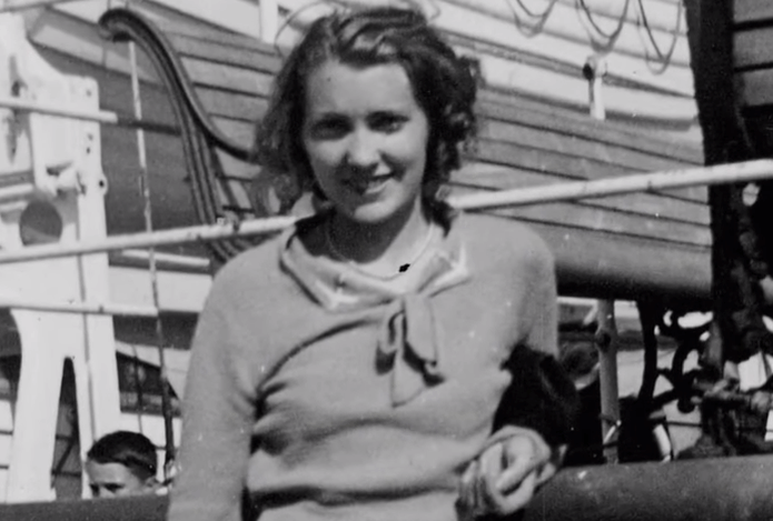 Sau khi rời Scotland, bà bắt đầu cuộc sống ở Mỹ chỉ với 50 USD. Bà chuyển đến sống cùng chị gái ở Long Island và làm giúp việc gia đình trong khoảng 4 năm. Ảnh: CS.