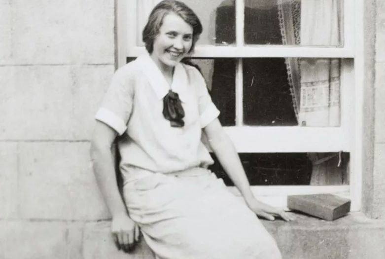 Sau đó, bà quyết định chuyển đến Mỹ sinh sống lâu dài. Năm 18 tuổi, bà lên tàu RMS Transylvania rời Glasgow vào ngày 2/5/1930 và tới thành phố New York ngày 11/5. Ảnh: NW.