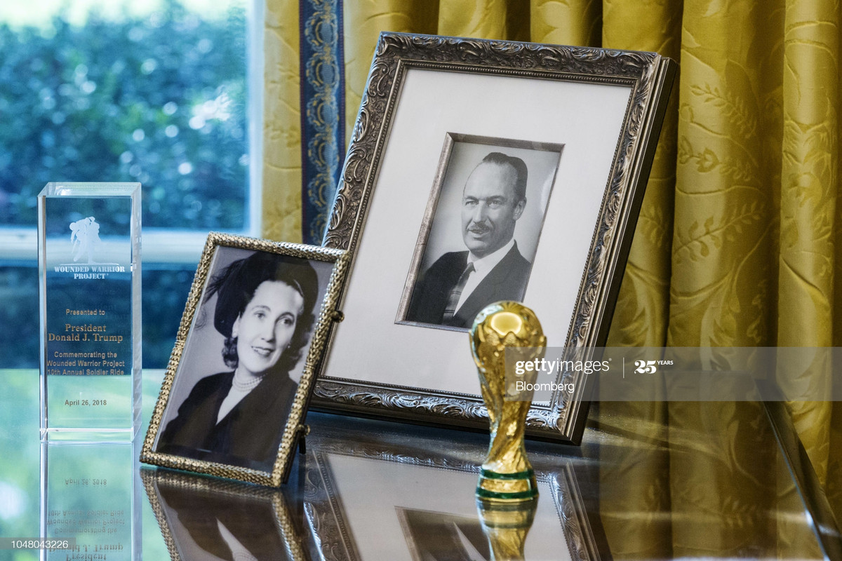 Chồng bà, Fred Trump, qua đời ở tuổi 93 vào tháng 6/1999. Một năm sau, bà Mary qua đời, vào ngày 7/8/2000, thọ 88 tuổi. Bà được chôn cất cạnh chồng, Fred, và con trai, Frederick Jr. Ảnh: Getty.