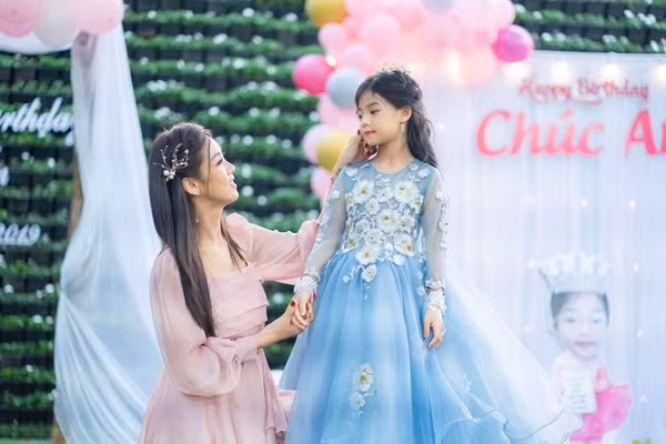 Me vung cao nuoi 7 con vi chong ngoai tinh, bong hoa thanh nguoi mau-Hinh-3