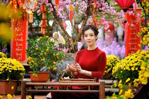 Me vung cao nuoi 7 con vi chong ngoai tinh, bong hoa thanh nguoi mau