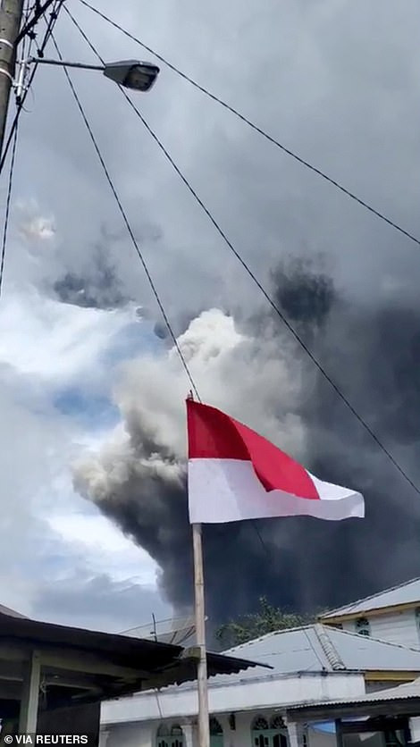 Một vụ phun trào khác vào năm 2014 đã giết chết 16 người, trong khi 7 người thiệt mạng trong vụ núi lửa Sinabung phun trào vào năm 2016.