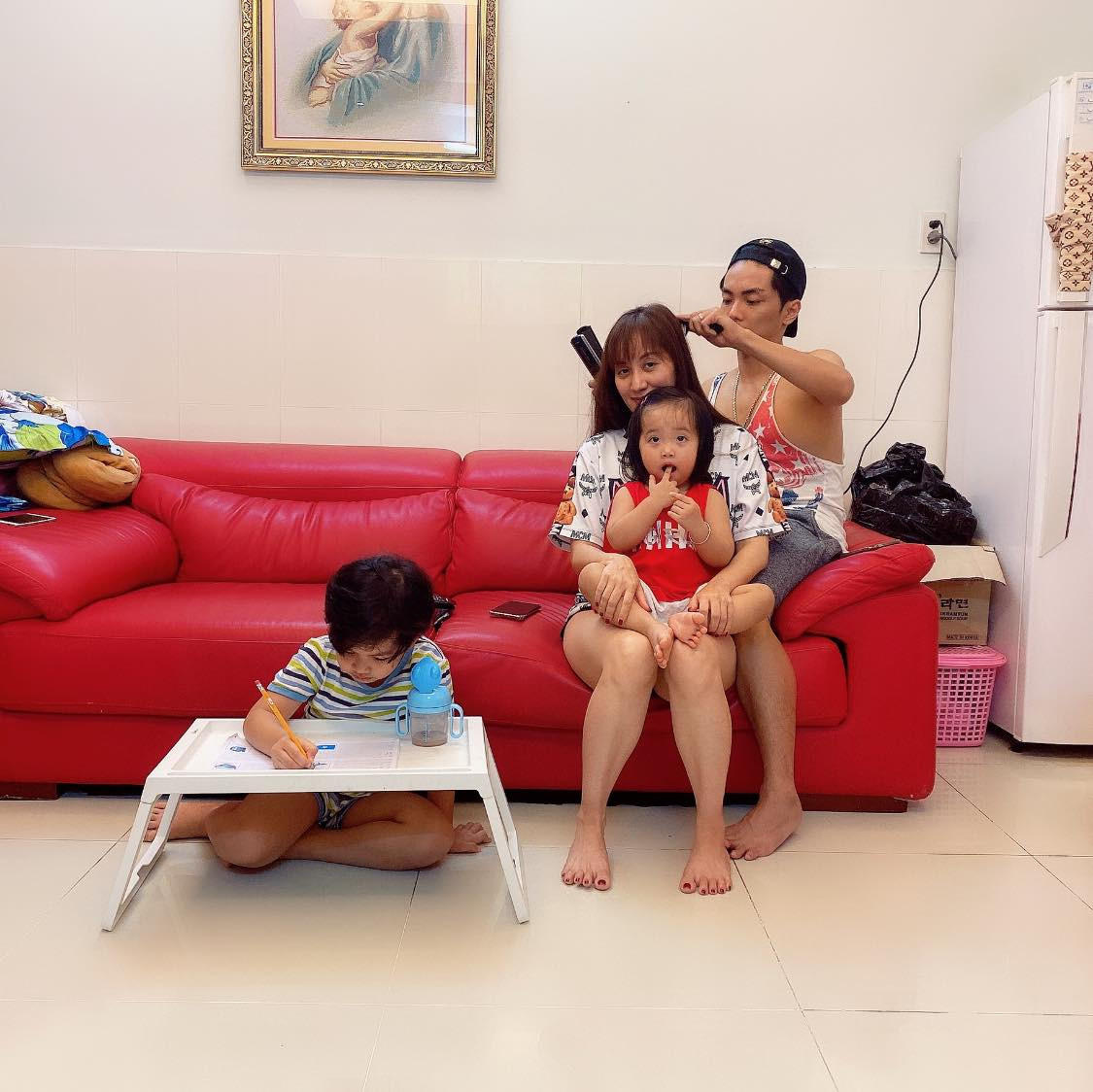 Khanh Thi ven man bi mat nhieu nam “song chung voi me chong”-Hinh-4