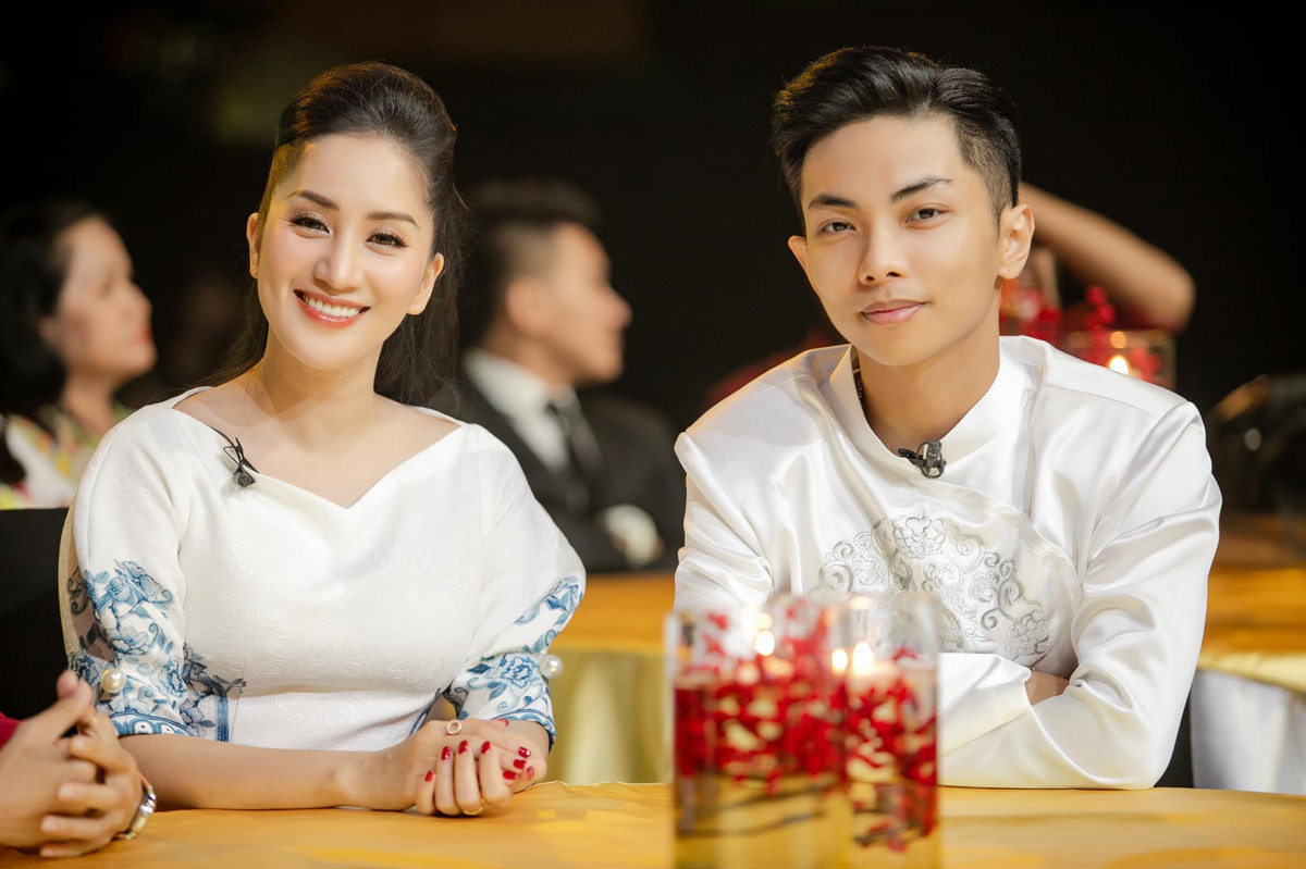 Khanh Thi ven man bi mat nhieu nam “song chung voi me chong”-Hinh-3