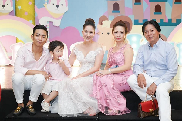 Khanh Thi ven man bi mat nhieu nam “song chung voi me chong”-Hinh-2