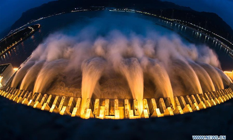 Tập đoàn Tam Hiệp ngày 19/8 thông báo các hệ thống kiểm soát nước phía thượng nguồn Trường Giang gồm 3 đập Ô Đông Đức, Khê Lạc Độ và Hướng Gia Bá sẽ được điều phối theo một kế hoạch "triển khai và vận hành kỹ lưỡng" nhằm khống chế dòng lũ. Ảnh: Tân Hoa xã.