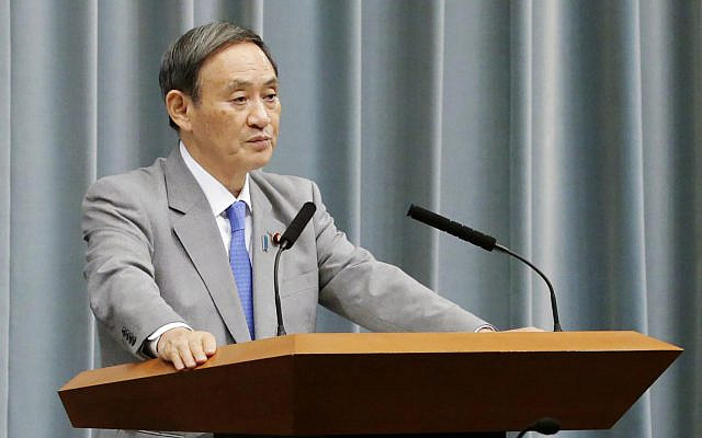 Trong đó, Chánh văn phòng Nội các Nhật Bản Yoshihide Suga (ảnh), một cộng sự lâu năm của ông Shinzo Abe, đang nổi lên là ứng viên sáng giá nhất cho chức Thủ tướng Nhật Bản. Ảnh: AP.