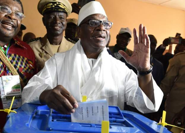 Trong khoảng thời gian từ 2002 đến 2007, ông Keita là Chủ tịch Quốc hội Mali. Trong cuộc bầu cử Tổng thống năm 2013, ông Keita giành chiến thắng và trở thành Tổng thống Mali, tái đắc cử năm 2018. Ảnh: BAD Mời độc giả xem thêm video: Pháp can thiệp quân sự vào Mali hồi năm 2013 (Nguồn video: VTC14)