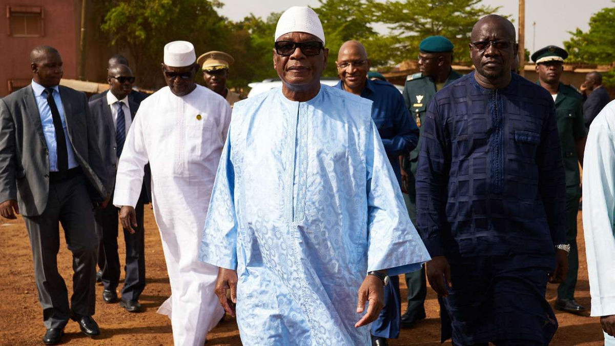 Hiện chưa rõ ai là người lãnh đạo cuộc nổi dậy và người nào sẽ điều hành đất nước sau khi ông Keita từ chức. Ảnh: DNA.