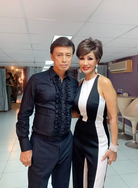 U70, ca si Khanh Ha hanh phuc voi chong kem 13 tuoi-Hinh-2