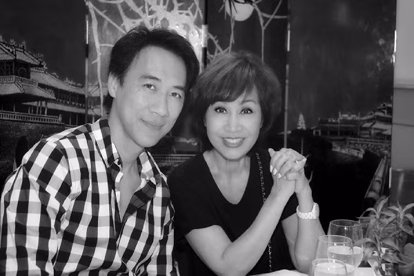 U70, ca si Khanh Ha hanh phuc voi chong kem 13 tuoi-Hinh-4