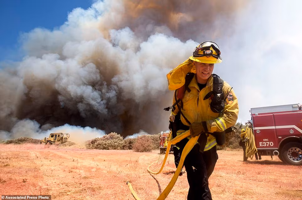 California chim trong bien lua vi chay rung, ca nghin nguoi voi so tan