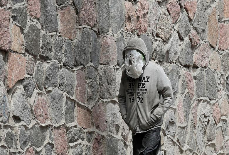 Ngày 3/8, Tổ chức Y tế Thế giới (WHO) hối thúc tất cả các quốc gia và người dân trên thế giới chủ động tăng cường các biện pháp bảo vệ sức khỏe như đeo khẩu trang, giãn cách xã hội, rửa tay và xét nghiệm phát hiện sớm...