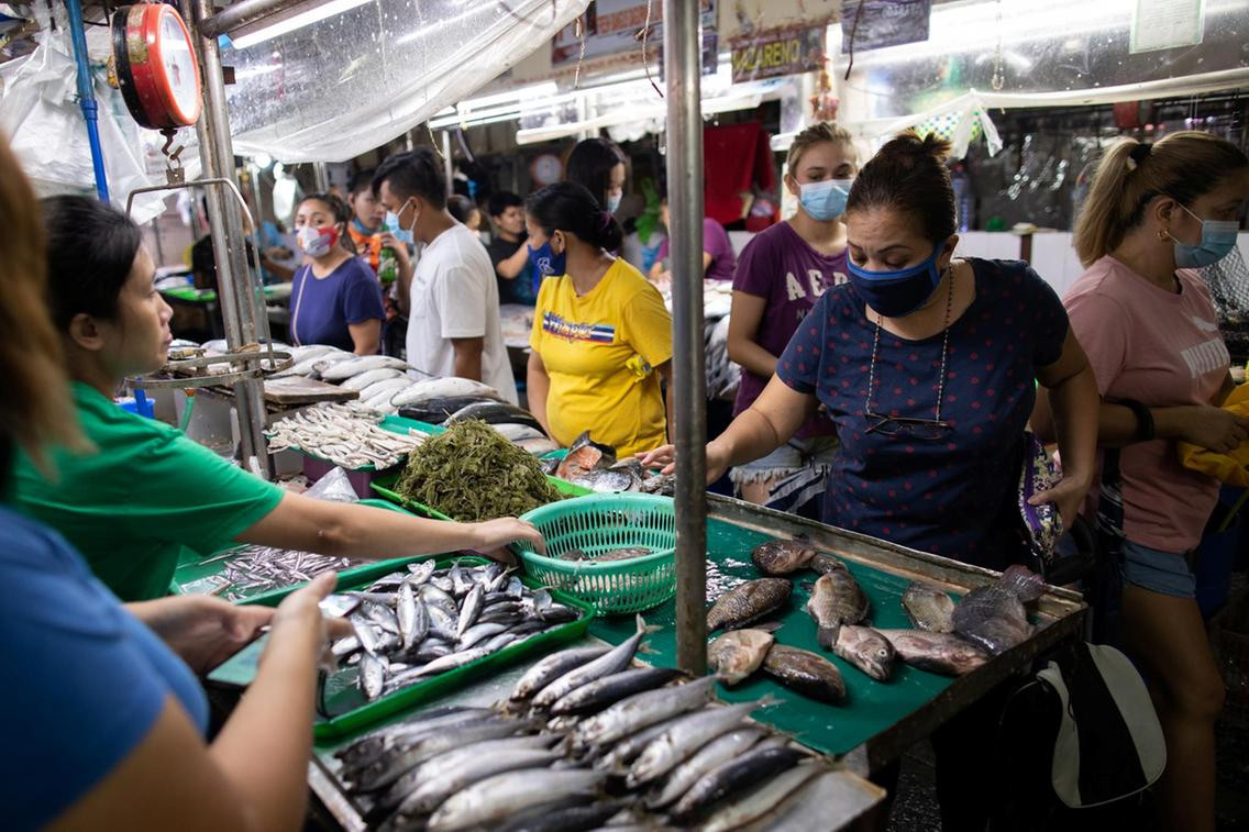 Cô hiện thay đổi kế hoạch trở về lần thứ hai khi Manila tái phong tỏa và số ca mắc COVID-19 tăng lên.