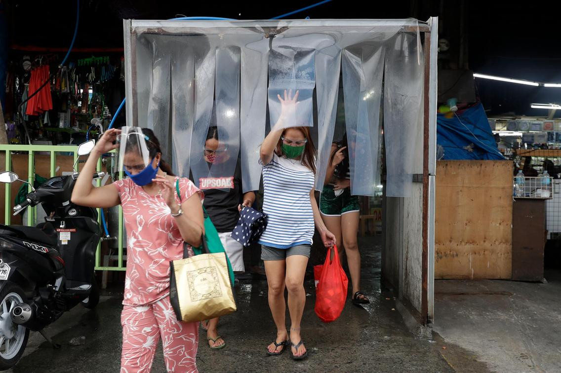 "Tôi không có khả năng miễn dịch tốt nên tôi không muốn đi một chuyến bay đường dài hoặc đến sân bay đông đúc, tôi không cảm thấy an toàn. Nếu tôi ở nhà, điều đó sẽ tốt cho tôi hơn. Thành phố đã thay đổi, rất yên tĩnh", cô nói.