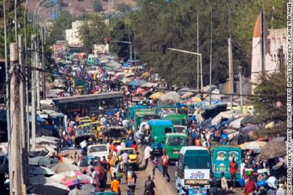 Mali là một quốc gia không giáp biển ở Tây Phi. Mali giáp biên với Algeria về phía bắc, Niger về phía đông, Burkina Faso và Cote d’Ivoire về phía nam, Guinea về phía tây nam, Senegal và Mauritania về phía tây. Ảnh: CNN.