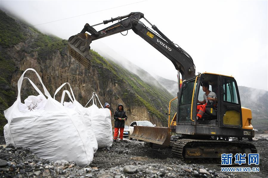 Thảm kịch năm đó đã khiến một khu vực trung bình dài 5 km, rộng 300 mét bị bao phủ dưới lớp bùn dày đến 5 mét. Ảnh: Tân Hoa Xã.