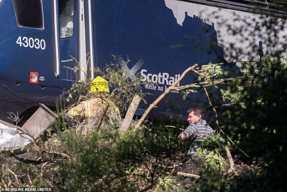 Hien truong tai nan tau hoa tai Scotland, co the do lo dat-Hinh-9