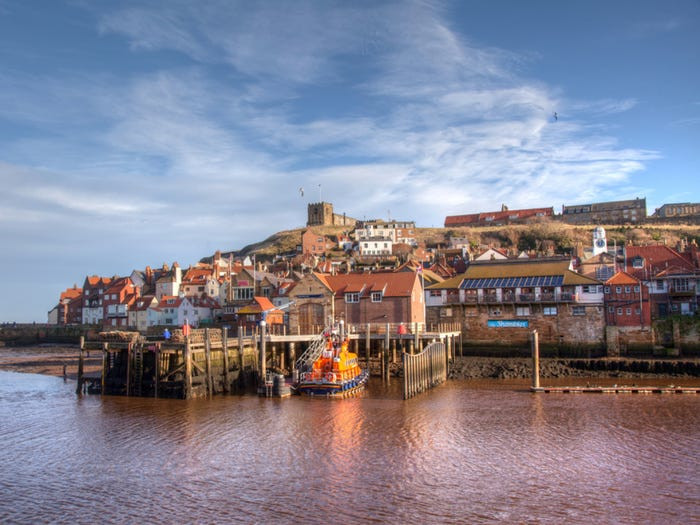 Phong cảnh tuyệt đẹp ở thị trấn Whitby, Yorkshire.