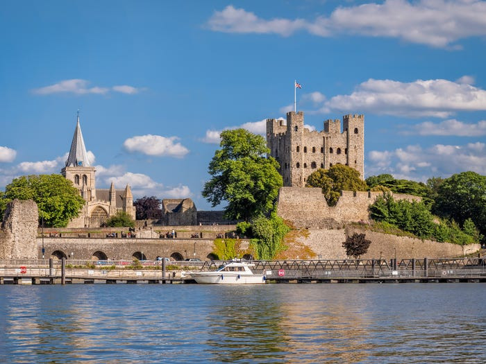 Thị trấn Rochester được nhắc đến trong nhiều tác phẩm nổi tiếng. Đây là nơi diễn ra nhiều lễ hội và quy tụ nhiều công trình ấn tượng như Lâu đài Rochester, Nhà thờ Rochester và Lâu đài Upnor,...