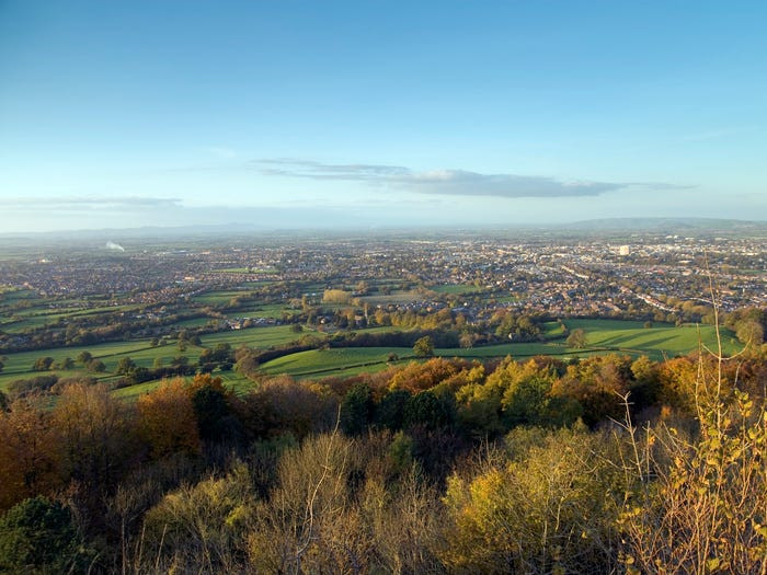 Cheltenham là thị trấn nổi tiếng ở Gloucestershire. Công viên Pittville là một trong những địa điểm nổi tiếng nhất của Cheltenham.