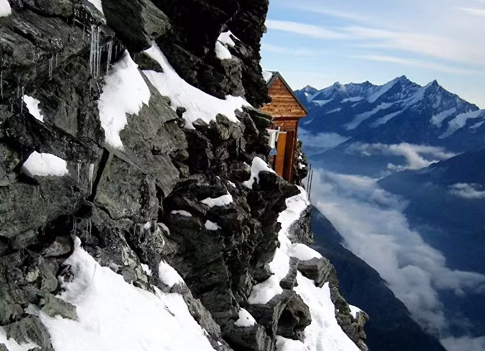 Ngôi nhà Solvay Bivouac nằm ở độ cao 4.003 mét của dãy Matterhorn, gần Zermatt, bang Valais, Thụy Sĩ.