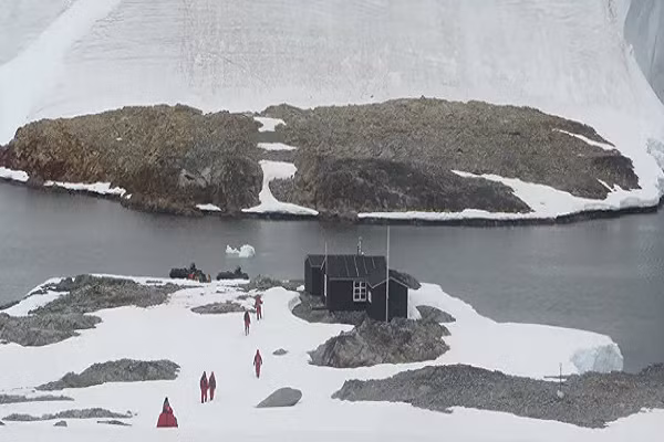 Nhà Wordie trên đảo Winter được xây dựng vào ngày 7/1/1947. Theo Sputnik, ngôi nhà được đặt theo tên của nhà thám hiểm và địa chất James Wordie.