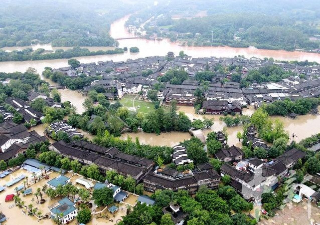 Hơn 22 con sông lớn ở Tứ Xuyện vượt mức cảnh báo lũ lụt.