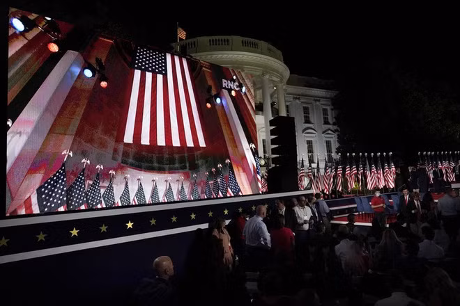 Tong thong Trump pha vo truyen thong nhan de cu