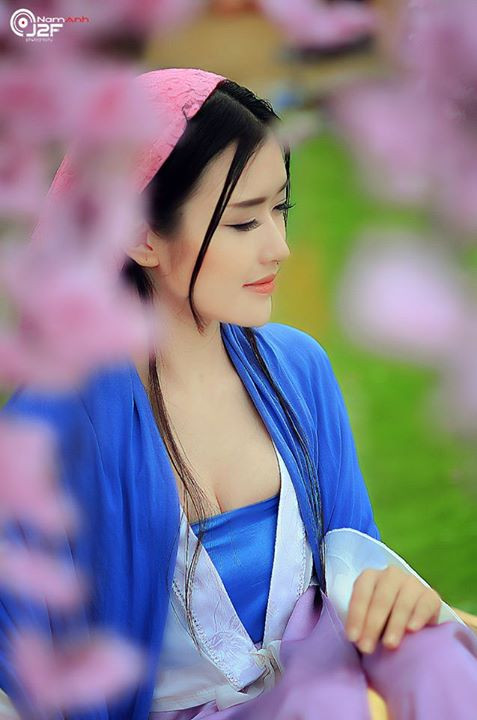 Vẻ đẹp trong trẻo, cuốn hút của Phương Chi trong bộ trang phục vừa e ấp vừa có chút gợi cảm khiến cô nhận được rất nhiều lời khen.