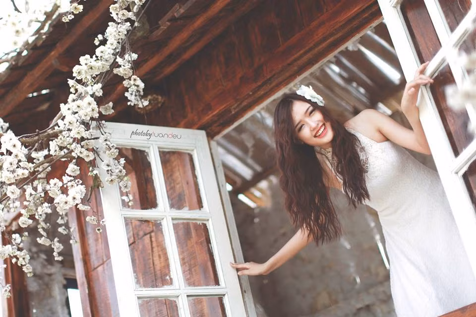 Phương Chi thích chơi và xem bóng đá, ngoài ra cô nàng cũng rất phấn khích khi ngồi chơi game cùng với bạn bè.