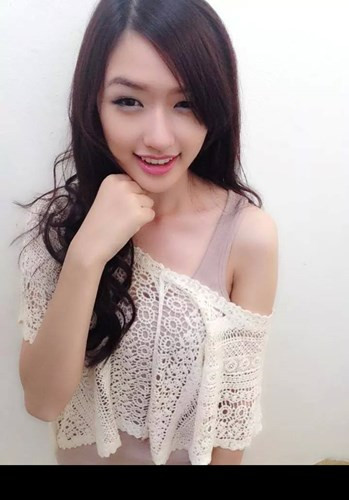 Hiện tại, Ngoài đi học, cô sinh viên năm thứ 2 của Học viện Báo chí và Tuyên truyền còn đảm nhận công việc của một người mẫu ảnh, diễn viên phim ngắn, quảng cáo, người mẫu biểu diễn trong các show áo dài, thời trang, áo cưới...