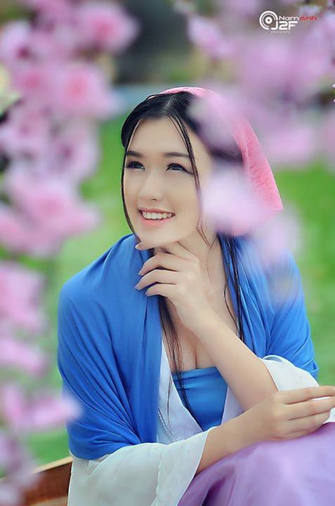 Cô hot girl Học viện Báo chí, Hà Nội lựa chọn trang phục mà diễn viên Phạm Băng Băng đã mặc để đảm nhận vai Võ Tắc Thiên khi bị nhốt vào Dịch Đình, nơi chuyên giặt đồ trong cung.