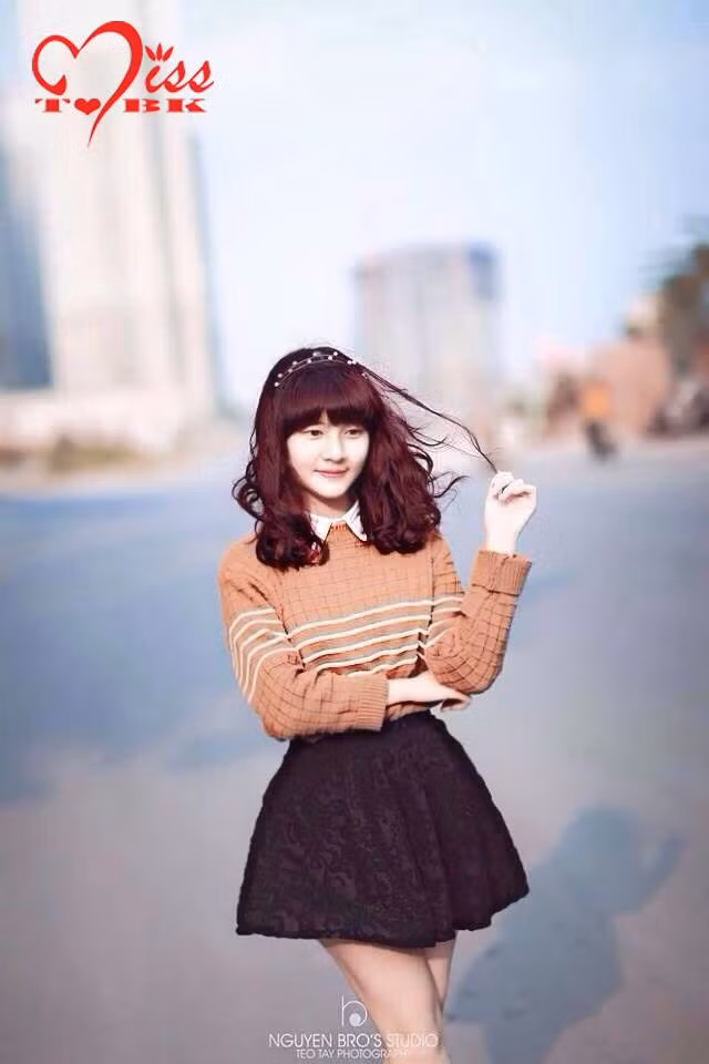 Sự trong sáng, giản dị của các nữ sinh chính là điểm nhấn tạo nên sức hút cho cuộc thi năm nay. Ảnh: Thí sinh Nguyễn Vân Anh, sinh năm 1996, sinh viên lớp BK6.06 K59.