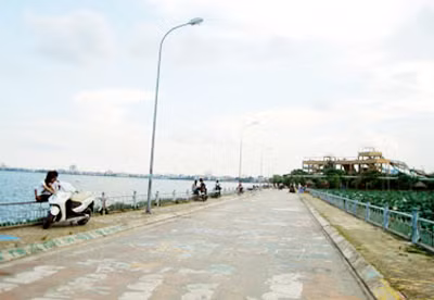 Sẽ rất khó để tìm ra những nơi vừa sạch đẹp, vừa lãng mạn như đường Nhật Bản, Hàn Quốc ở Hà Nội để làm nơi hẹn hò cho giới trẻ ở nông thôn.