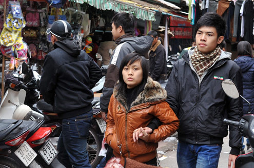 Từ chia sẻ của Hữu Đông, có thể thấy chính xác là thanh niên ở các vùng nông thôn, tỉnh lẻ quá thiếu những không gian riêng tư để làm nơi đi chơi, ở bên nhau trong ngày lễ tình yêu. Ở các vùng xa xôi, không gian riêng tư của giới trẻ phải chăng chỉ là những bờ đê, bãi ruộng...?