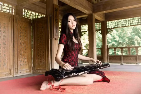 Không sở hữu nét ngây thơ trên khuôn mặt nhưng sự sắc sảo, một chút "lẳng lơ" của Trương Thái Ninh lại càng khiến các fan nam phát cuồng.